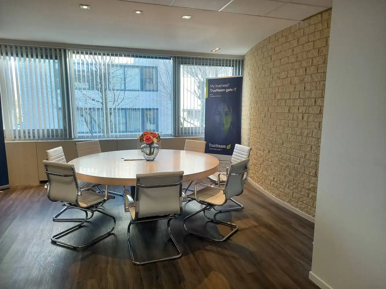 215m² kantoorruimte foto 10