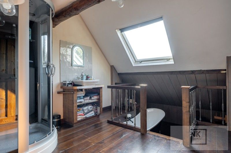 Prachtig, authentiek gerenoveerde woning met 4 slaapkamers foto 30