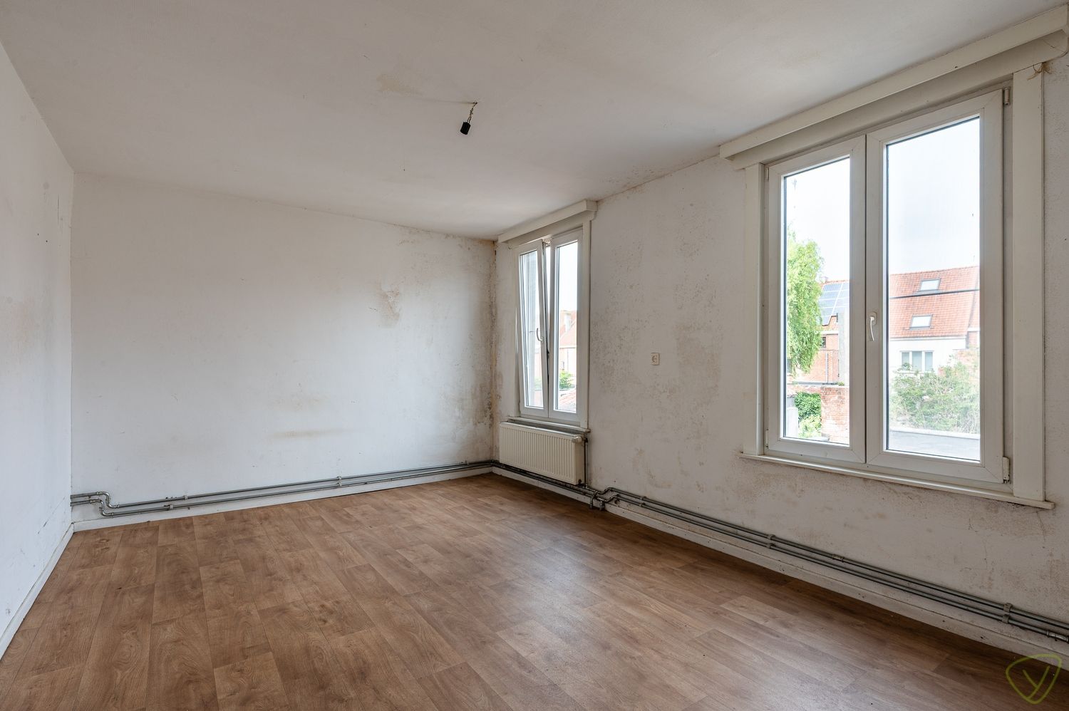 Op te frissen woning met verrassend ruime stadstuin in hartje Eeklo foto 10