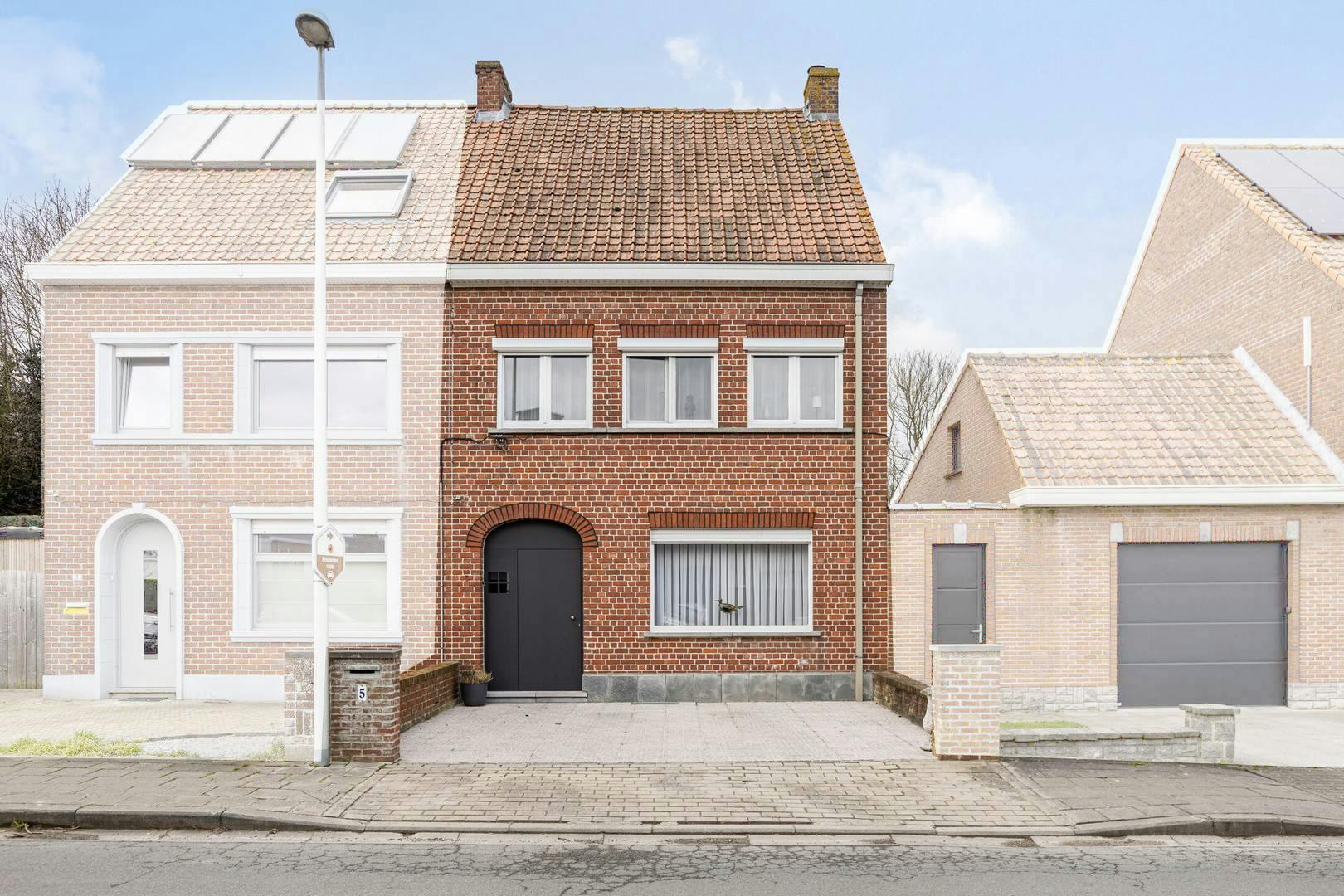 Hoofdfoto van de publicatie: Huis te koop in Vlamertinge met tuin, garage en 3 kamers