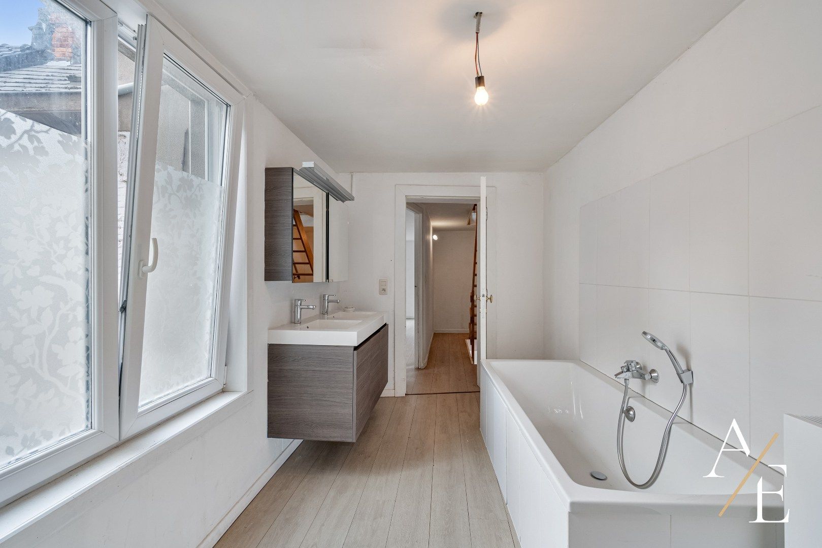 WETTEREN - Karaktervolle rijwoning te Wetteren centrum! foto 6