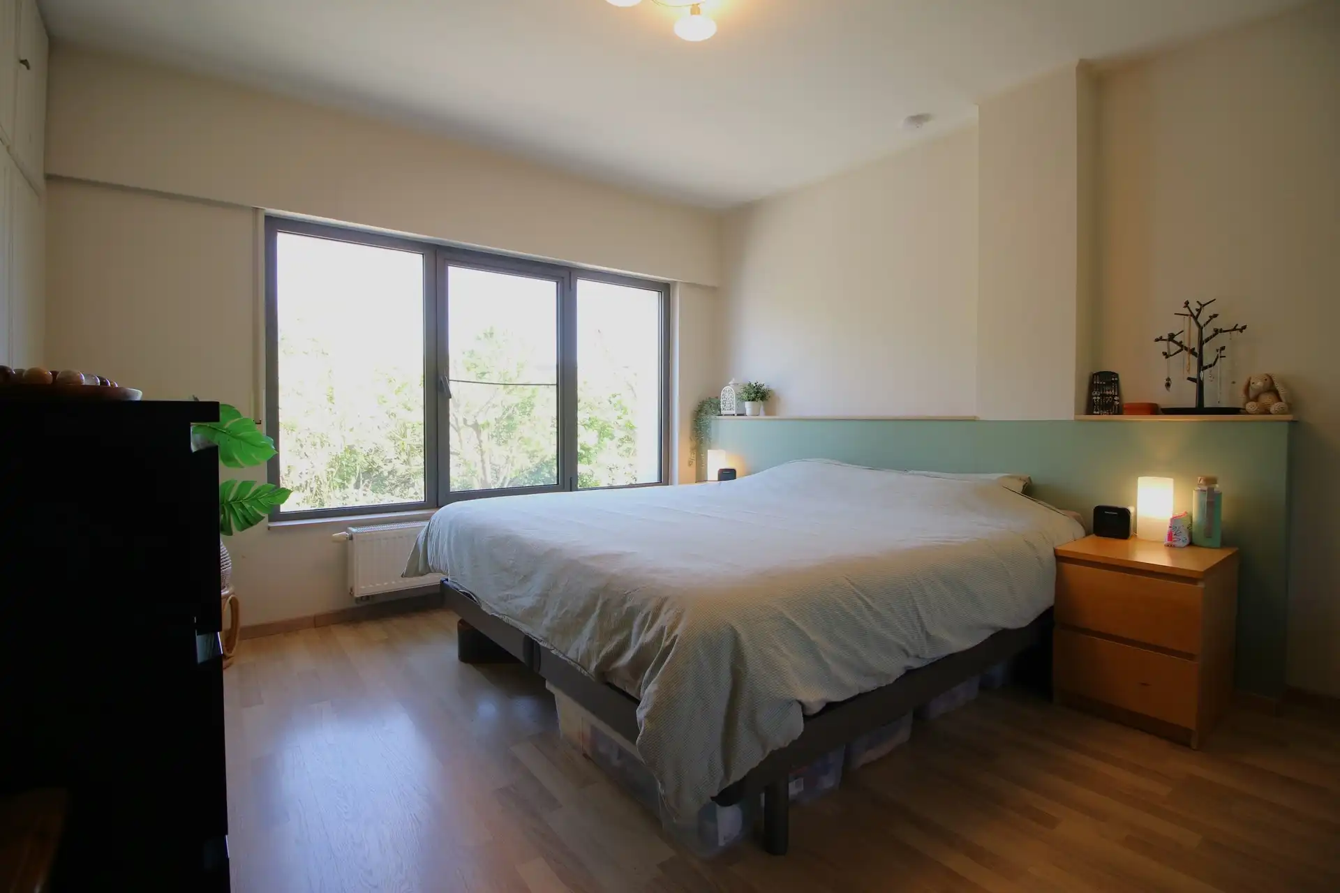 Instapklare gerenoveerde woning met 4 slpks. en aparte garage in doodlopende straat foto 15