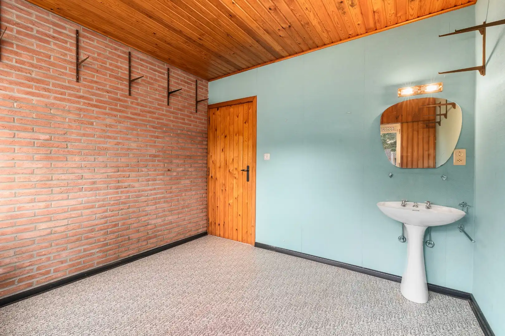 Ruime woning met 3 slaapkamers en garage op 443 m² in rustige woonwijk foto 15
