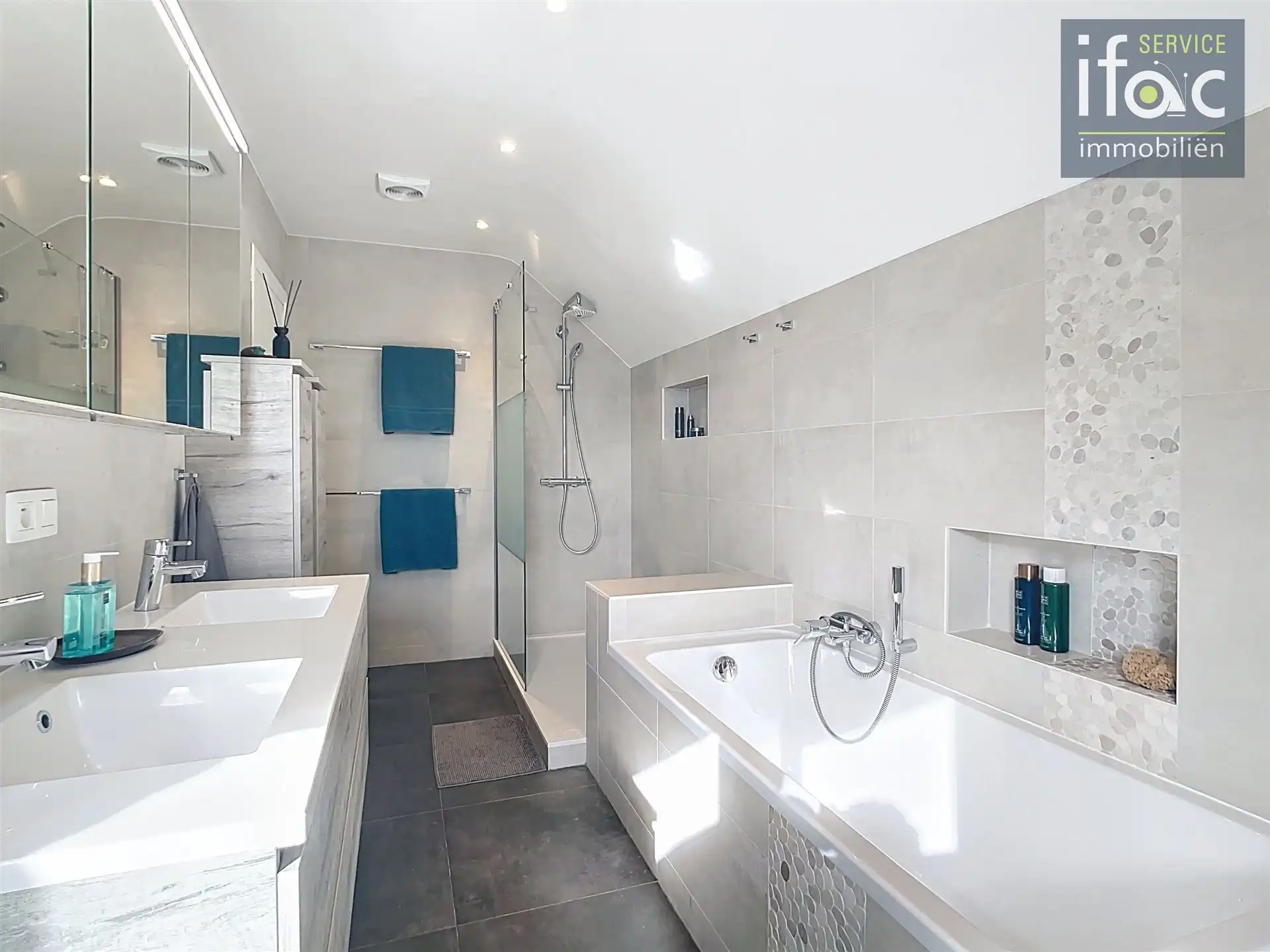 Fantastische villa met 3 slpk en bijbouw in tuin foto 22