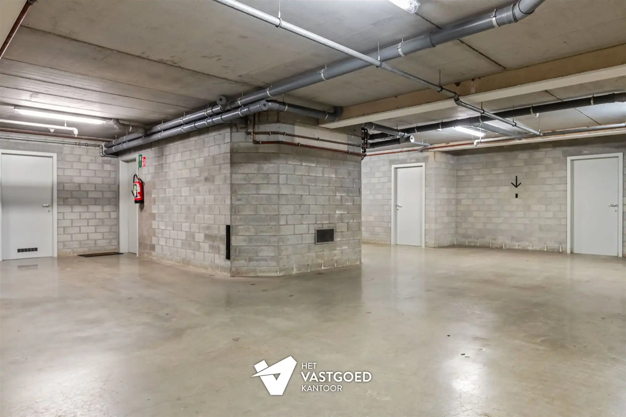 ZEER RUIM DUPLEX APPARTEMENT (149M²) MET 3 SLAAPKAMERS, TERRAS EN 2 AUTOSTAANPLAATSEN TE HAM foto 18