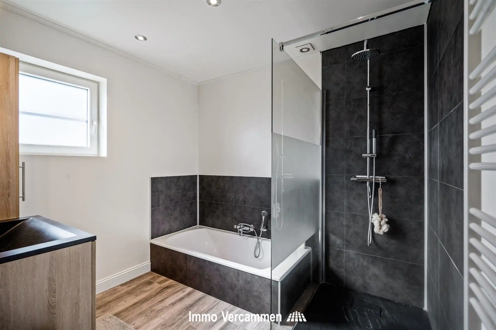 Recent gemoderniseerde woning te Putte foto 6