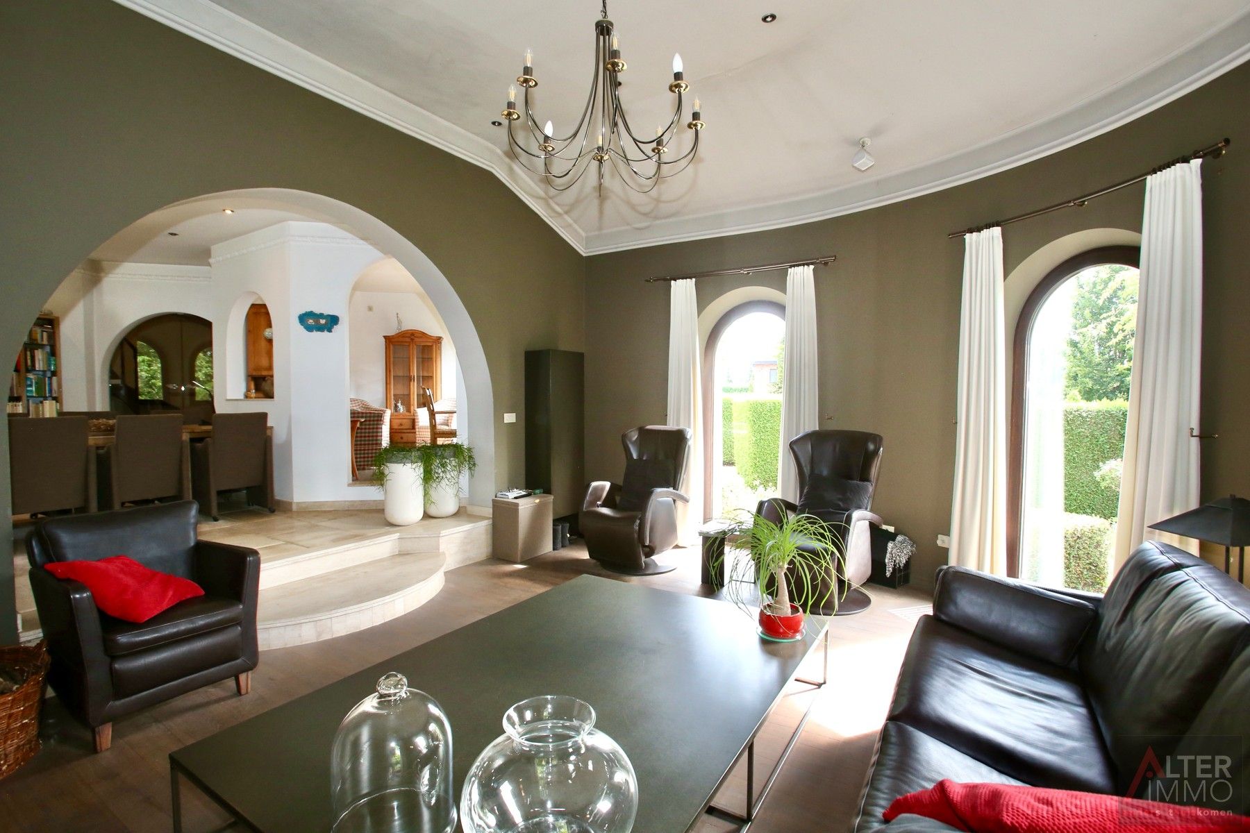 Unieke villa van meer dan 400 m² op een prachtig perceel van ca. 45 are! foto 4