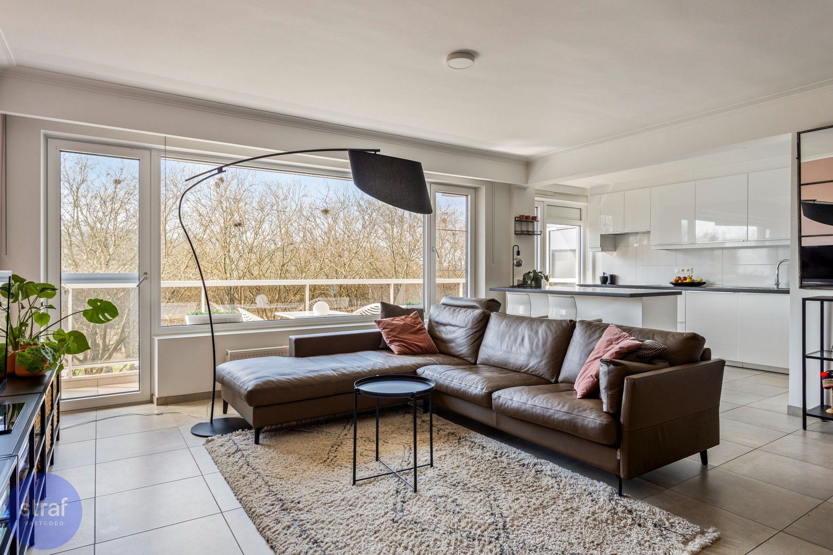 Gerenoveerd appartement met 3 slaapkamers op de 6de verdieping foto 2
