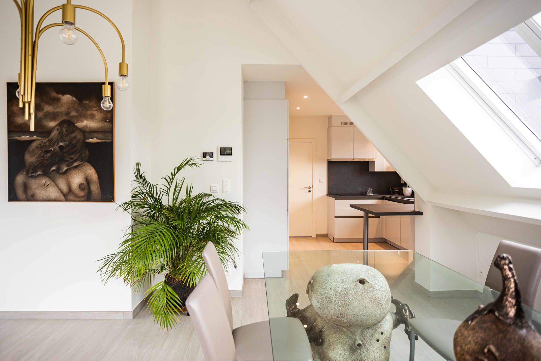 Recent, luxe penthouse met panoramisch terras foto 4