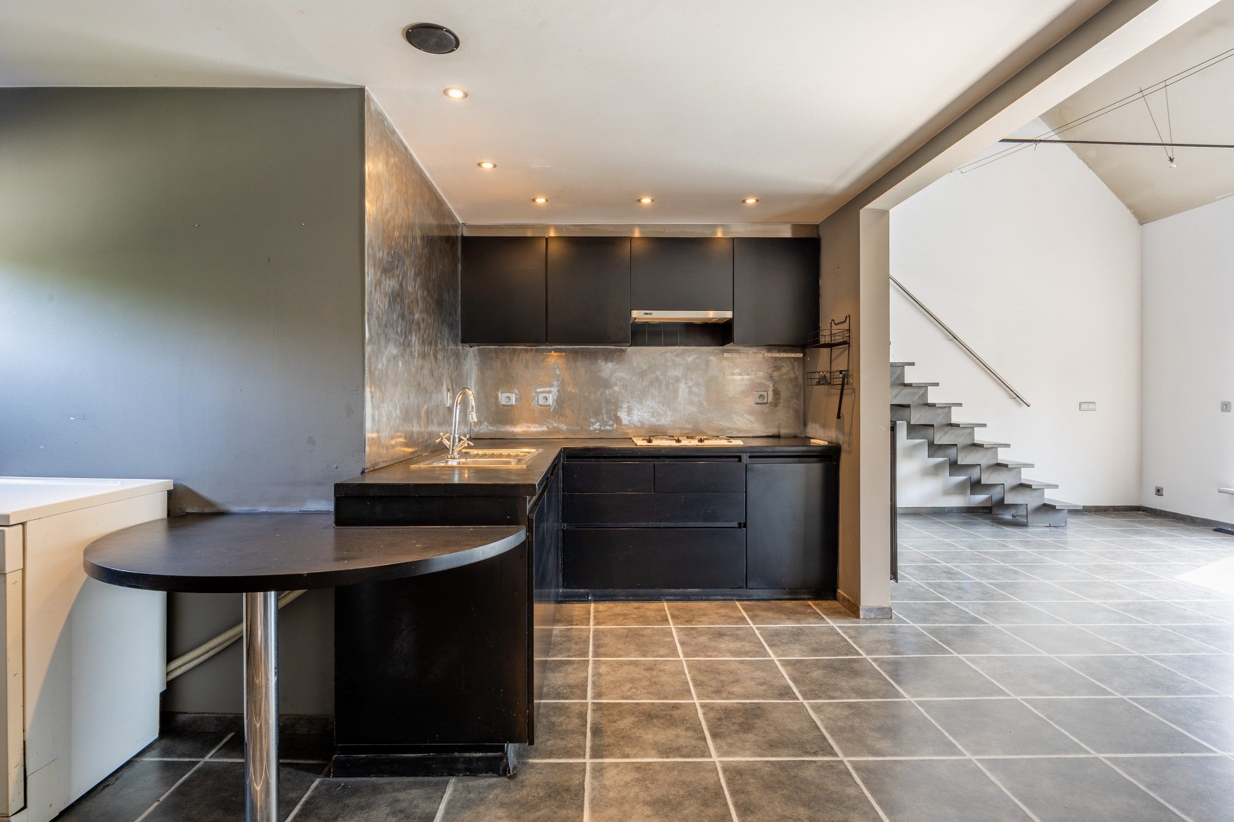 Op te frissen appartement in Wielsbeke foto 4