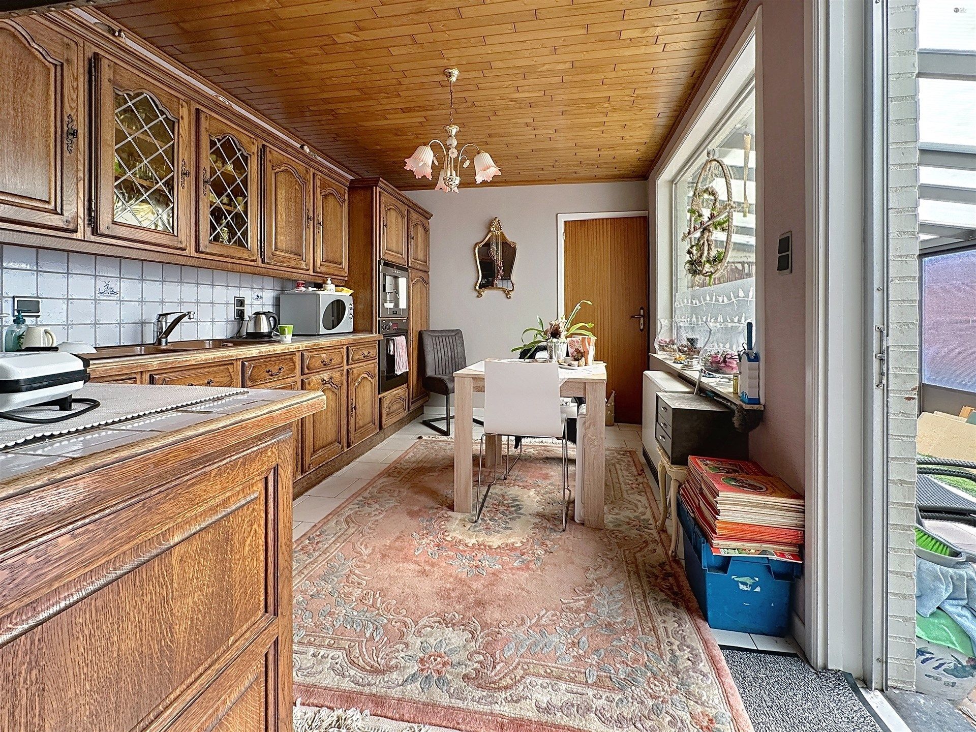 Charmante half open bebouwing met 3 slaapkamers en garage! foto 6