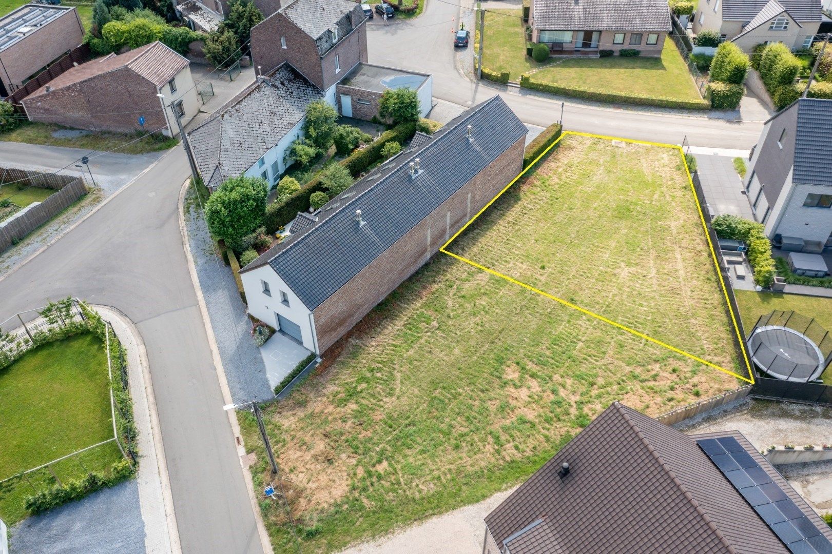 Landelijk en rustig gelegen perceel bouwgrond bestemd voor halfopen bebouwing, op 4a 44ca, vlakbij het centrum van Hoeselt foto 3