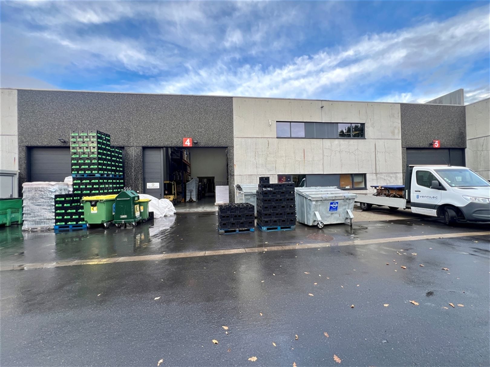 KMO units nabij The Loop foto 3