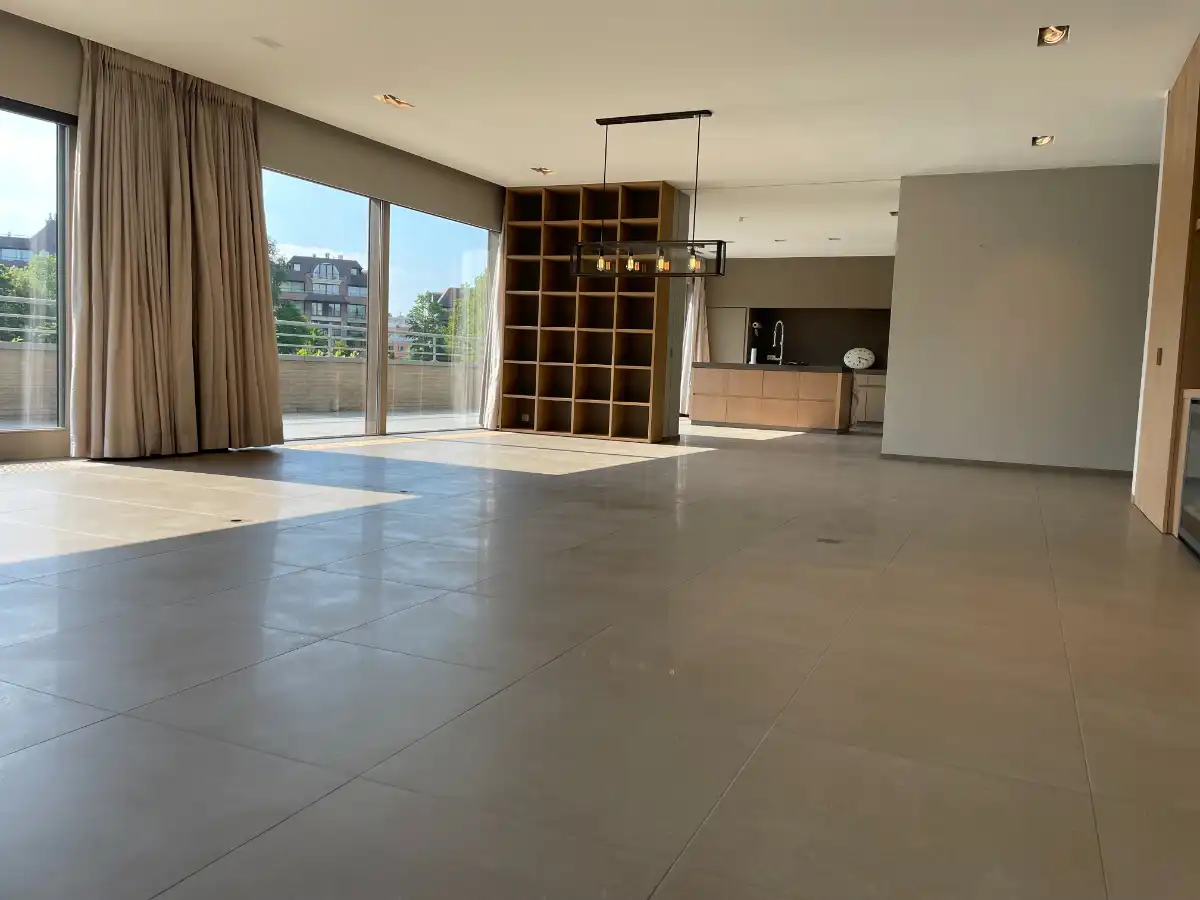 LUXE APPARTEMENT + zeer riant zongericht terras, dubbele garage & (wijn)kelder foto 19