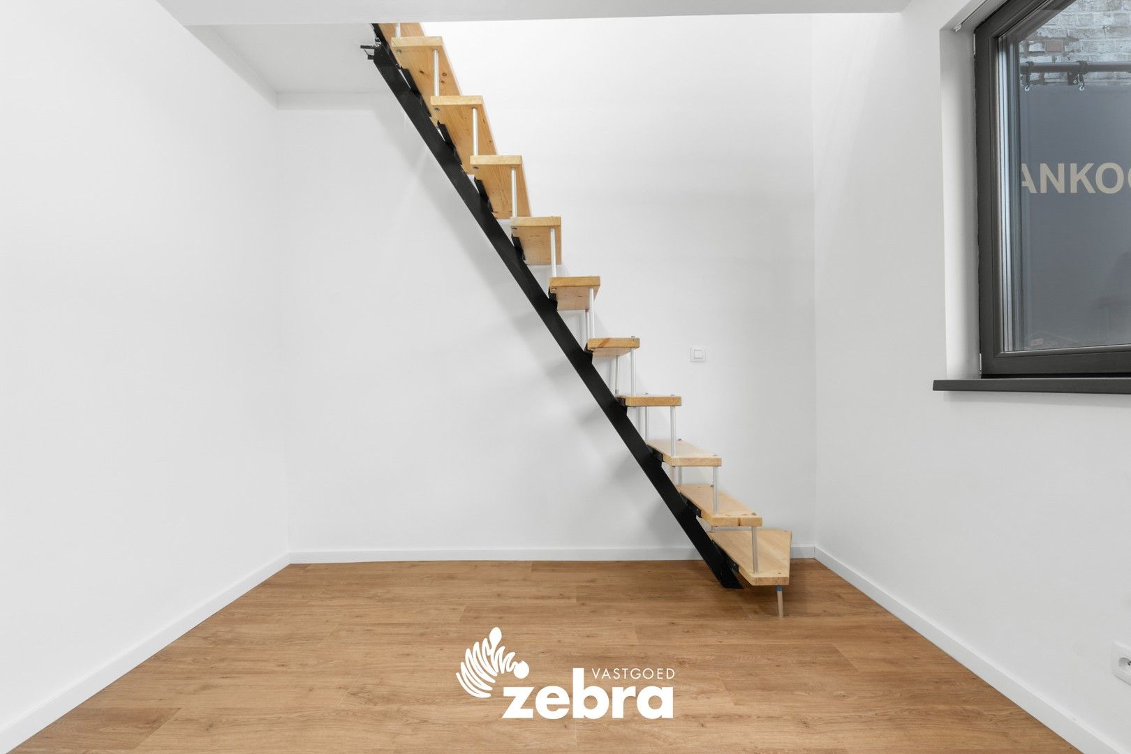 Gerenoveerde woning met 4 slaapkamers en 2 badkamers te Roeselare! foto 13