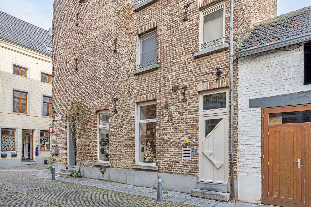 Ruim handelsgelijkvloers in historisch pand in het centrum van Maaseik foto 2