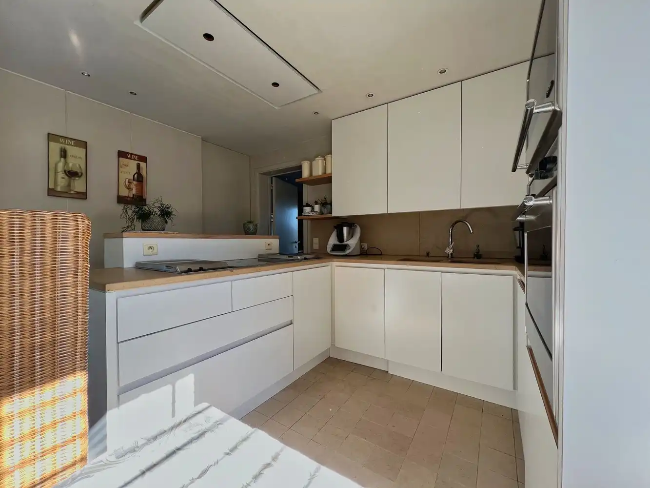 Villa met 2 loodsen (300m² / 150m²) op ca.1850m² foto 6