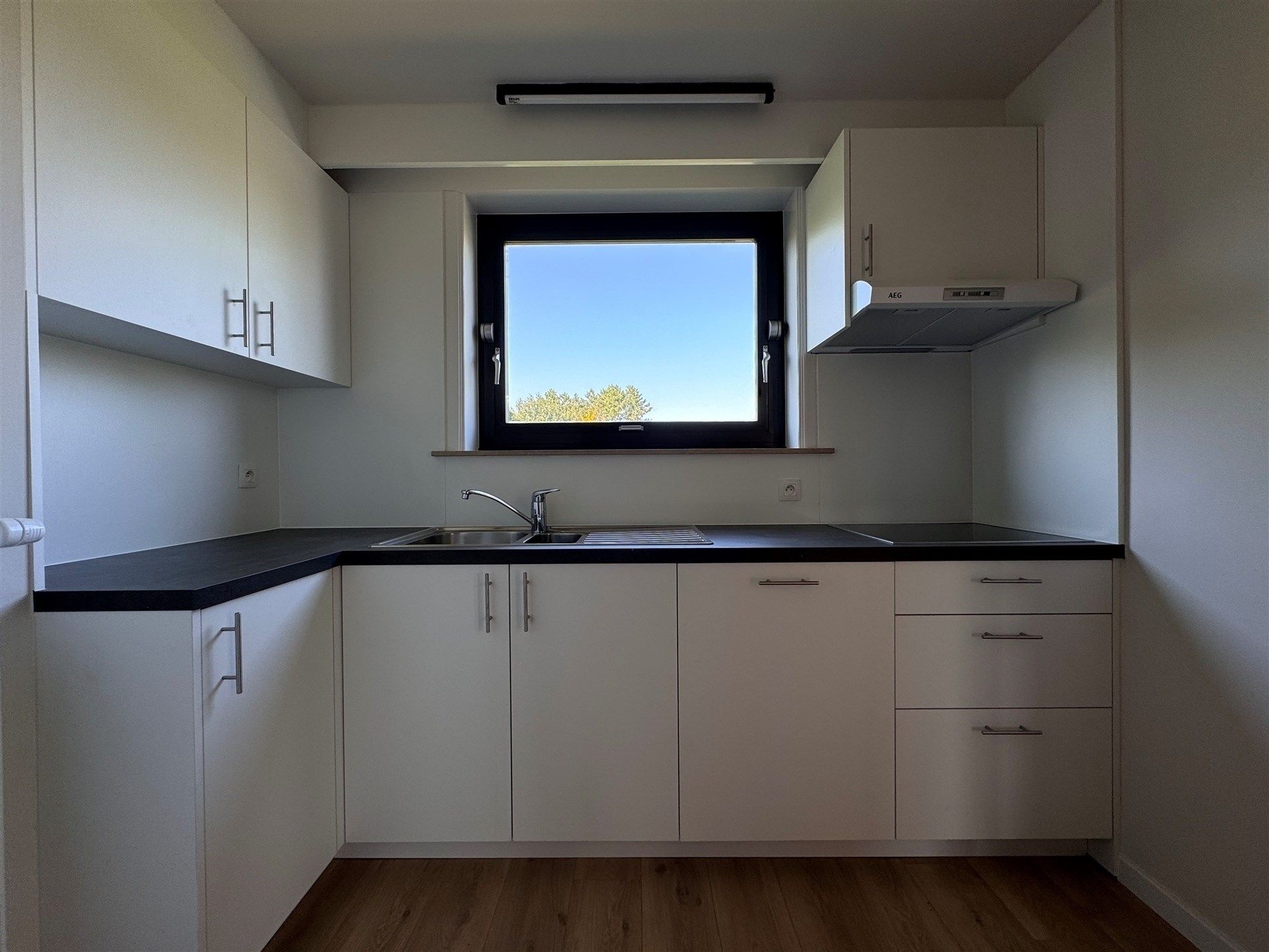 Gerenoveerd ruim appartement met tuin en garage gelegen in de wijk “Het Westveld”. foto 11