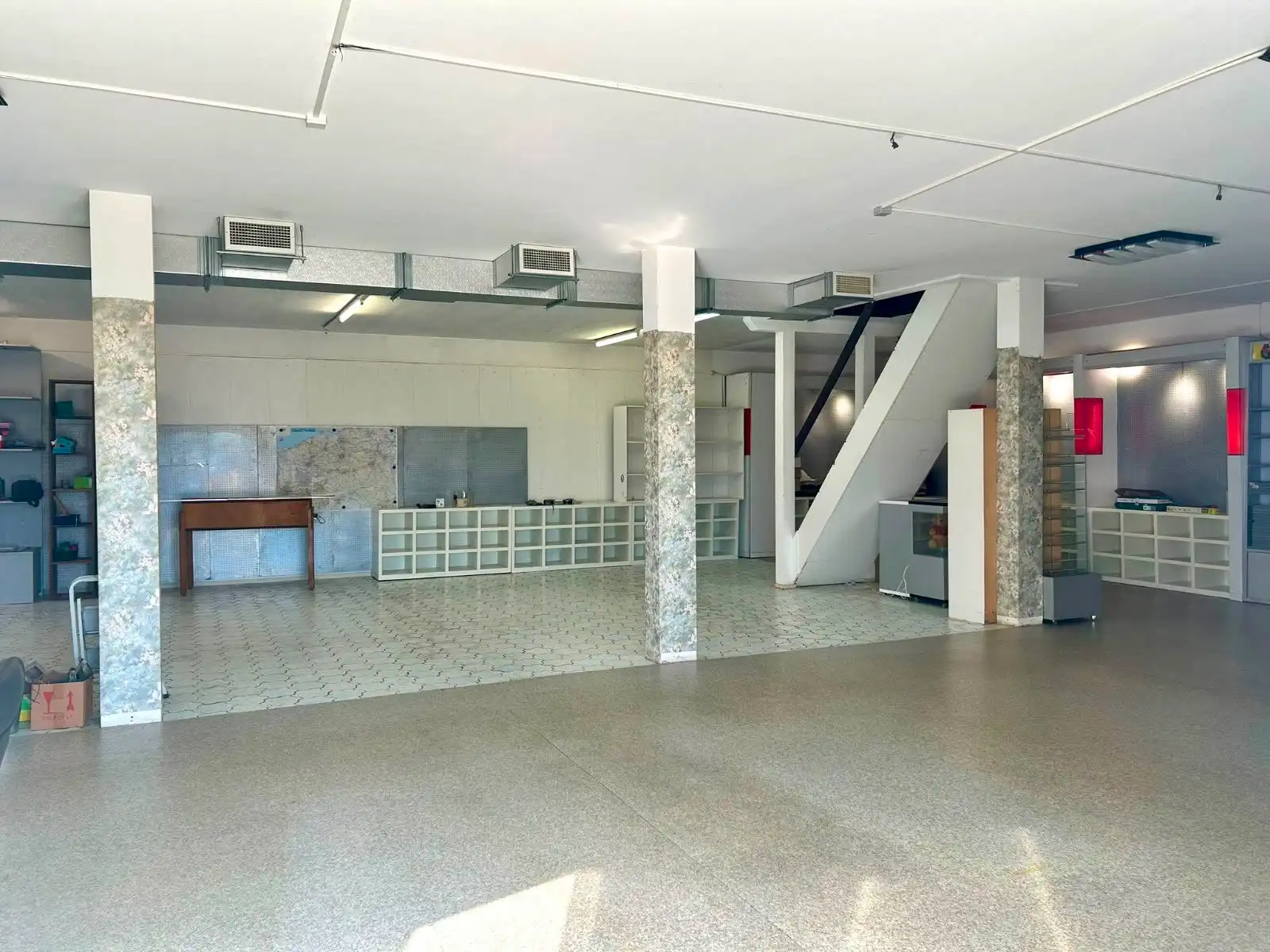 Praktisch magazijn op een uitstekend bereikbare locatie foto 15