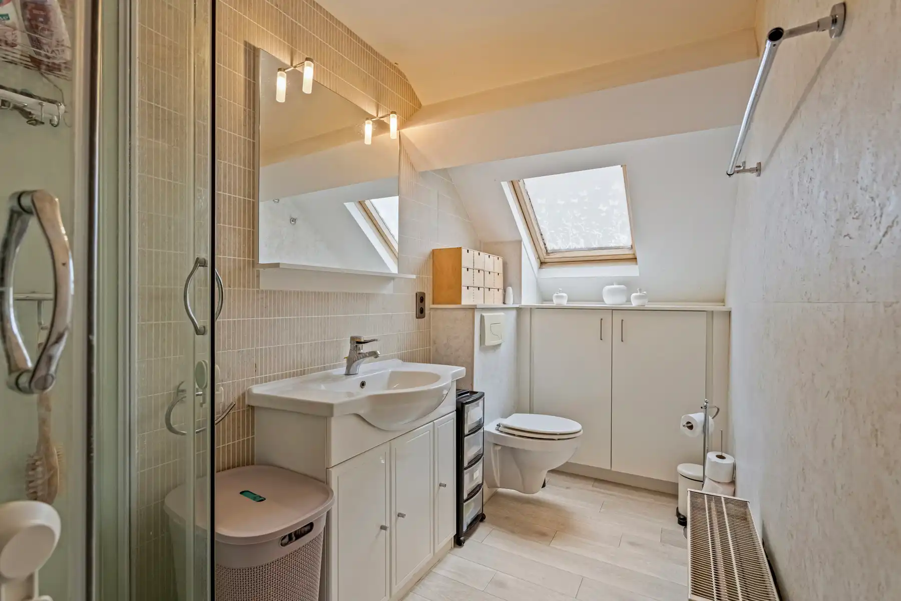 Ruim 2 slaapkamer duplex appartement nabij centrum Halle foto 6