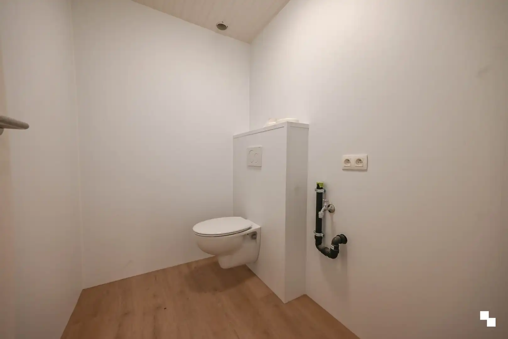 Gerenoveerde woning nabij centrum Izegem foto 12
