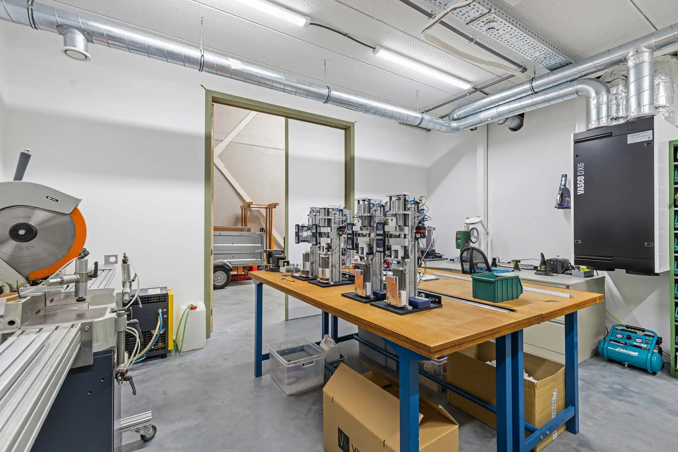 VOLLEDIG AFGEWERKT EN INSTAPKLAAR BEDRIJFSGEBOUW foto 12