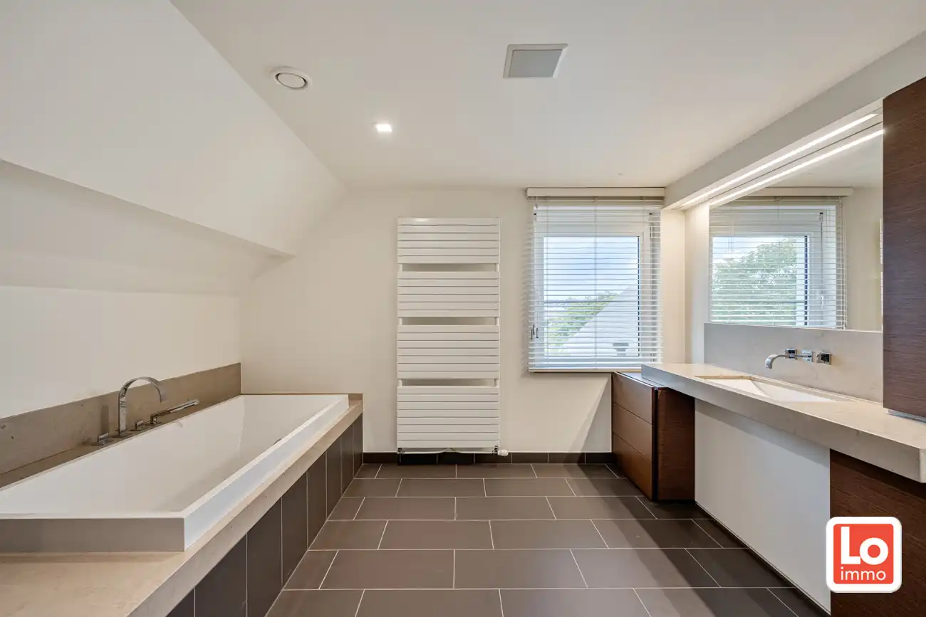 IN OPTIE! Mooie villa met prachtige tuin en zwembad foto 19