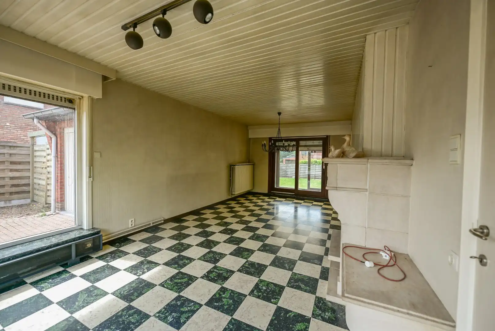 Halfopen bebouwing met 3 slaapkamers en garage op toplocatie foto 3