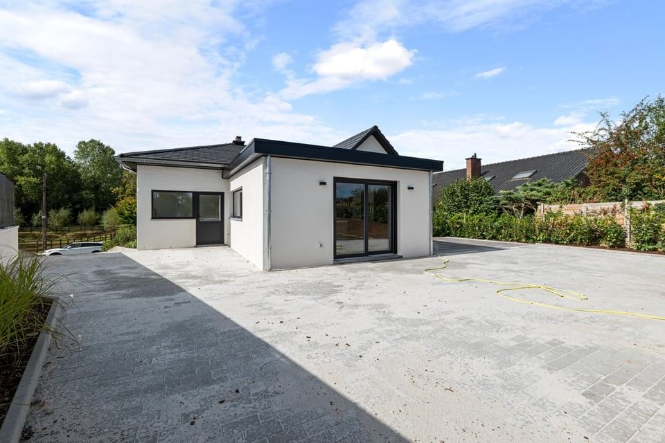 VOLLEDIG GERENOVEERDE BUNGALOW MET 3 SLAAPKAMERS EN EEN PRACHTIGE TUIN foto 37