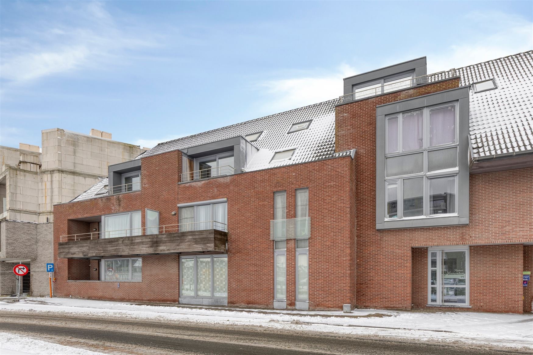 Gelijkvloers appartement foto {{pictureIndex}}