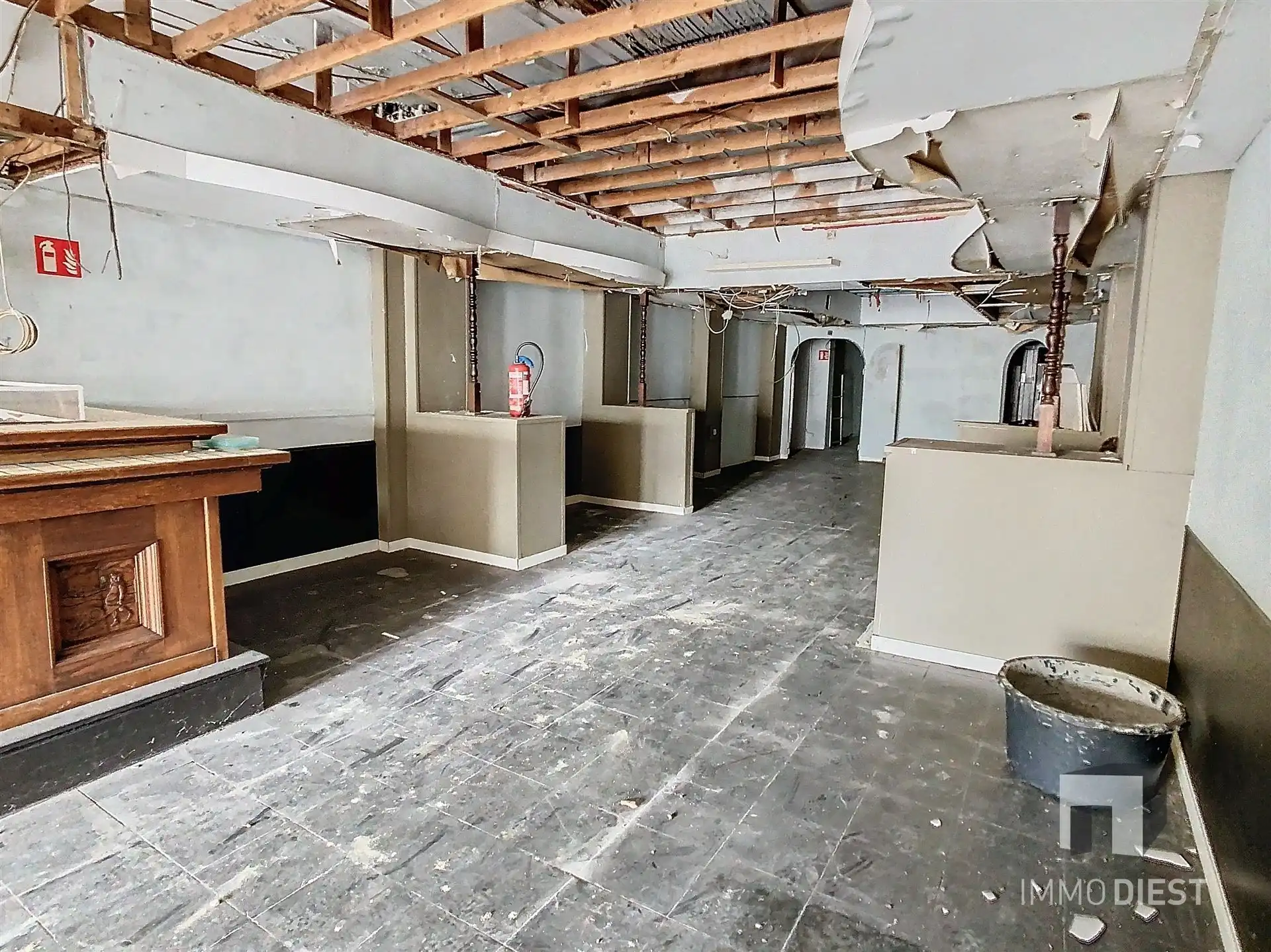 Handelspand met bovenliggend appartement. foto 10