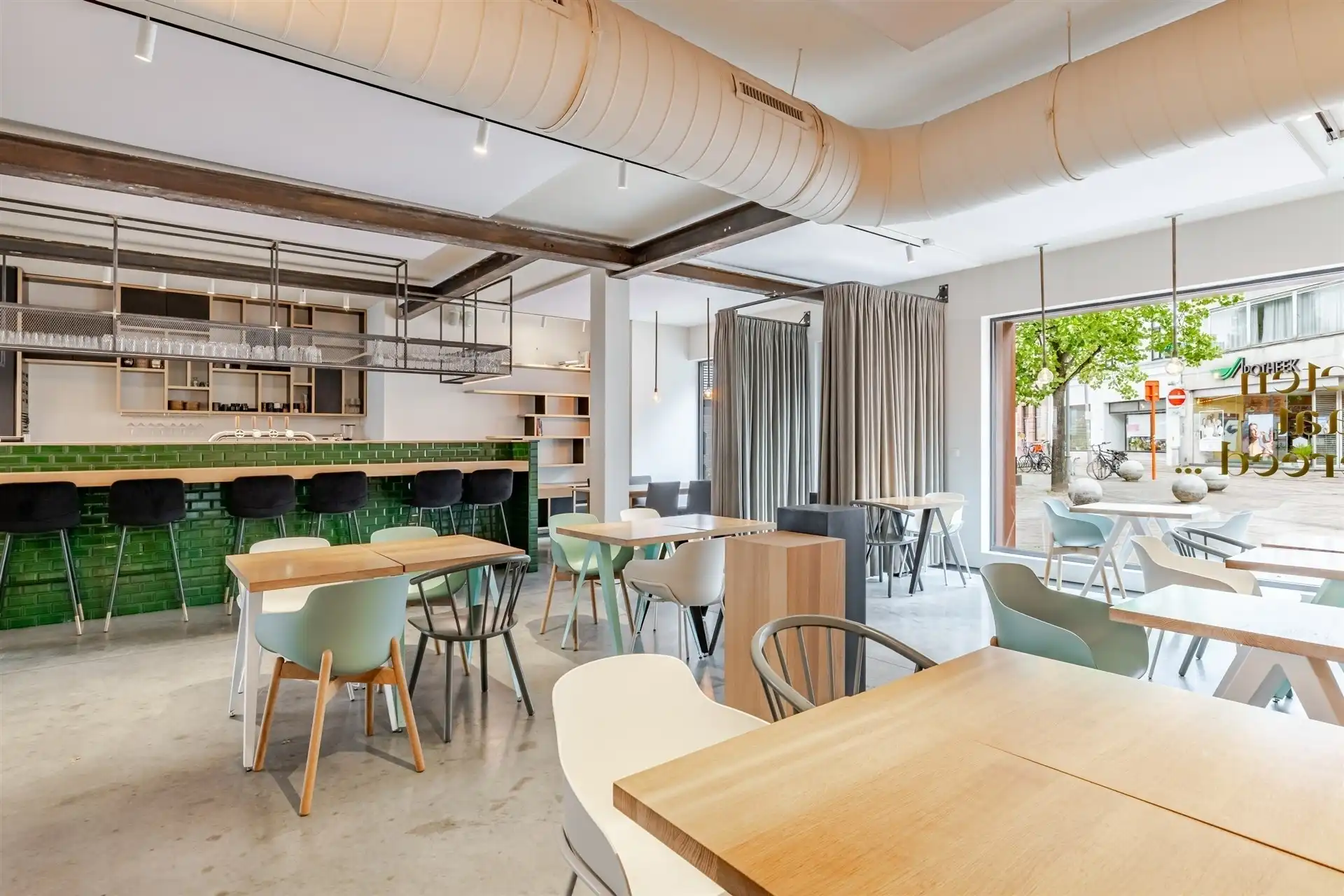 Instapklaar hoogwaardig restaurant inclusief inrichting en meubilair  foto 8