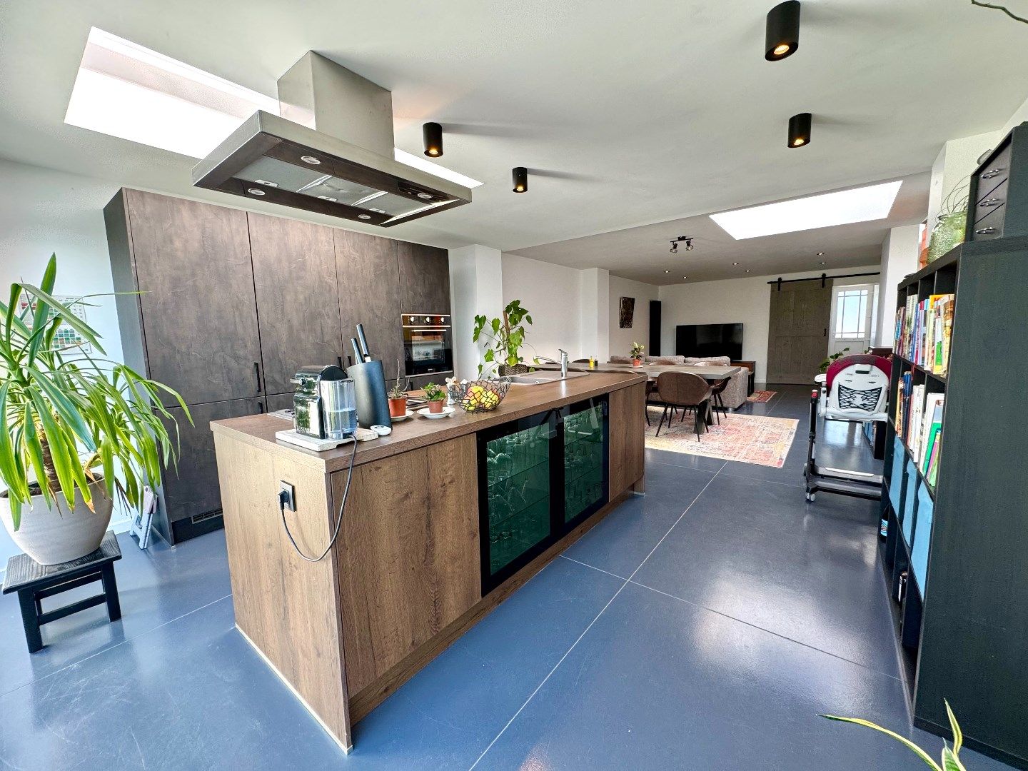 GERENOVEERDE WONING MET 2 SLPKS, TUIN EN GARAGE foto 7