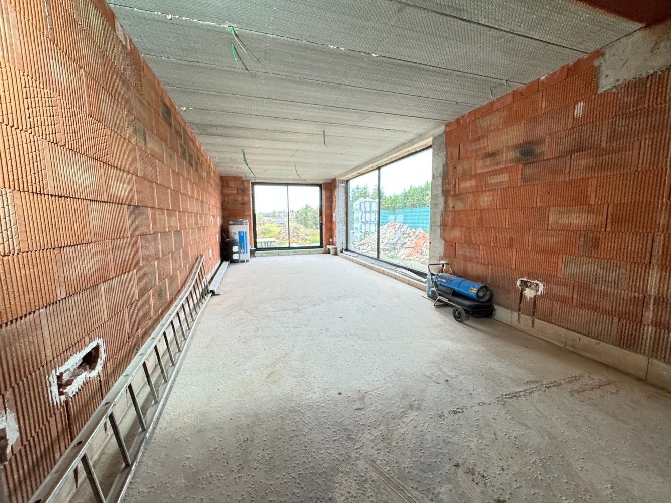 🏡  Casco woning met bijbouw op royaal perceel van 15a foto 3