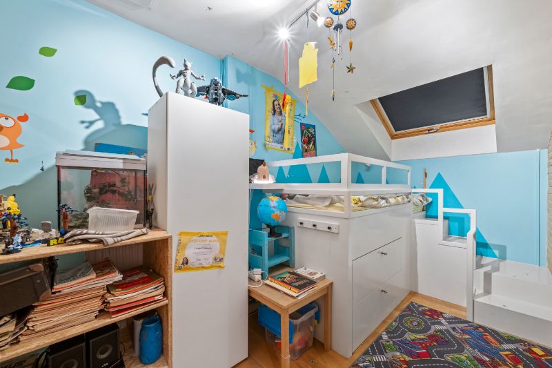 Staden-Roeselare. Landelijke charmante half open bebouwing op een perceel van 1018m2 met diepe tuin, 5 slaapkamers, garage en carport en loods van 40m2. foto 12