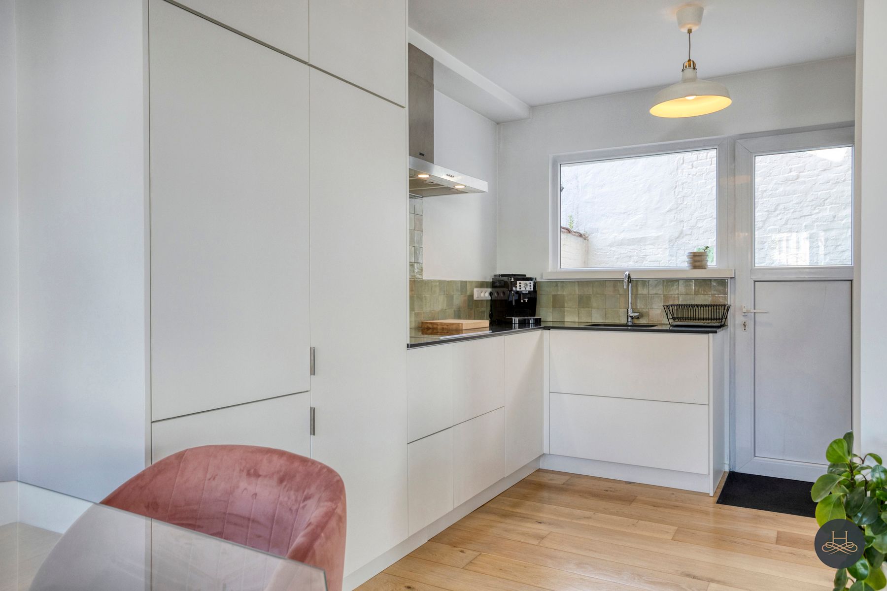 Charmante, volledig gerenoveerde & ruime woning met voortuin foto 10
