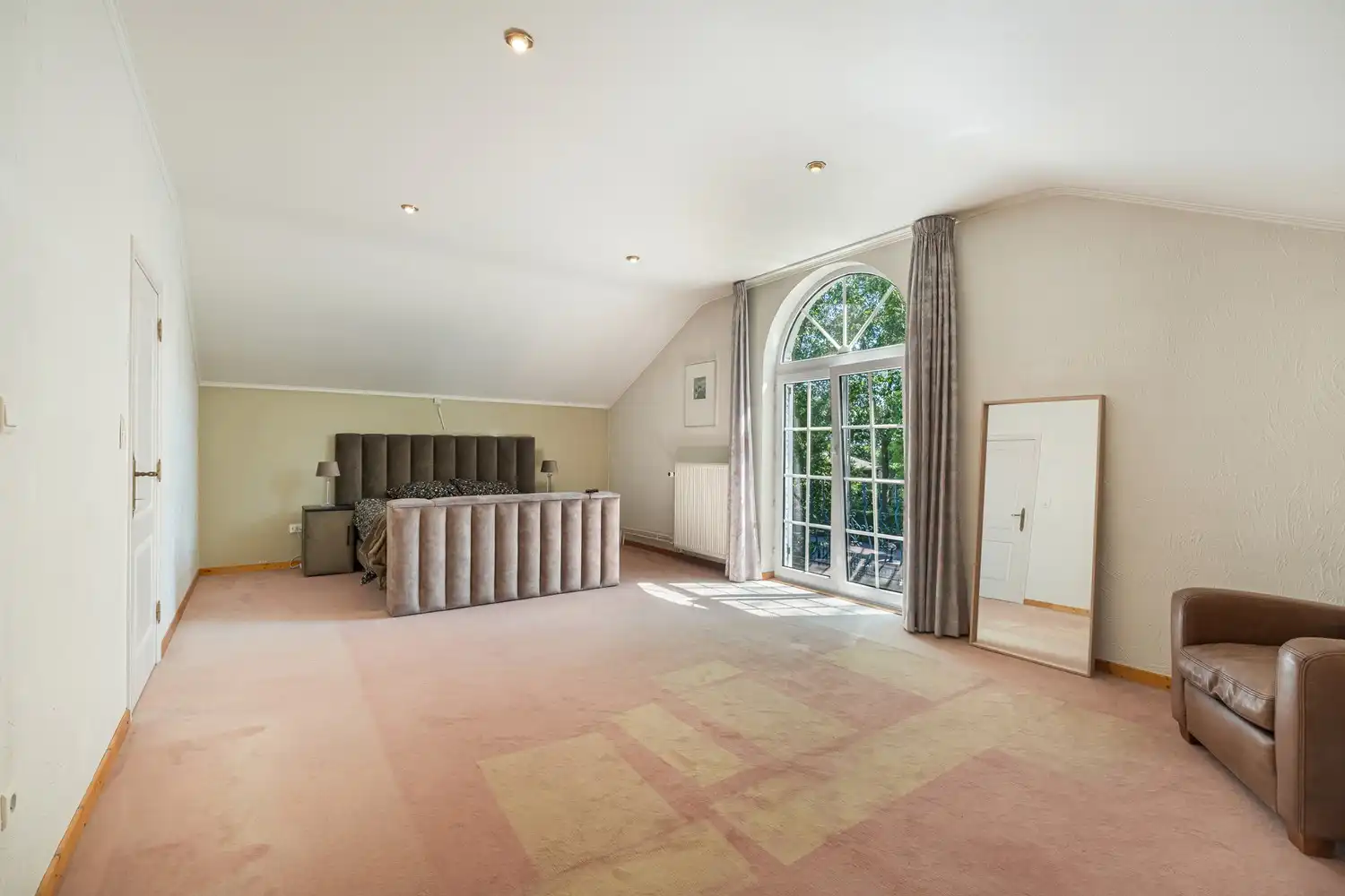 Exclusieve villa met royale leefruimtes op een unieke locatie foto 21
