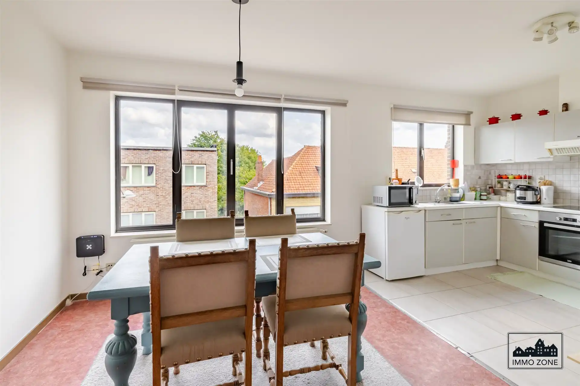 Ruim éénslaapkamerappartement te koop met terras en garage foto 2