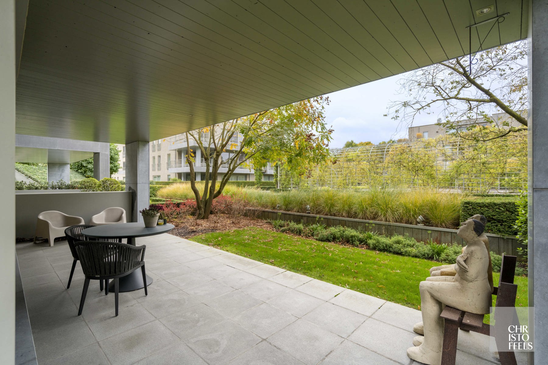 Exclusief villa-appartement (183m²) met privé tuin gelegen in een afgesloten park met buitenzwembad. foto 37