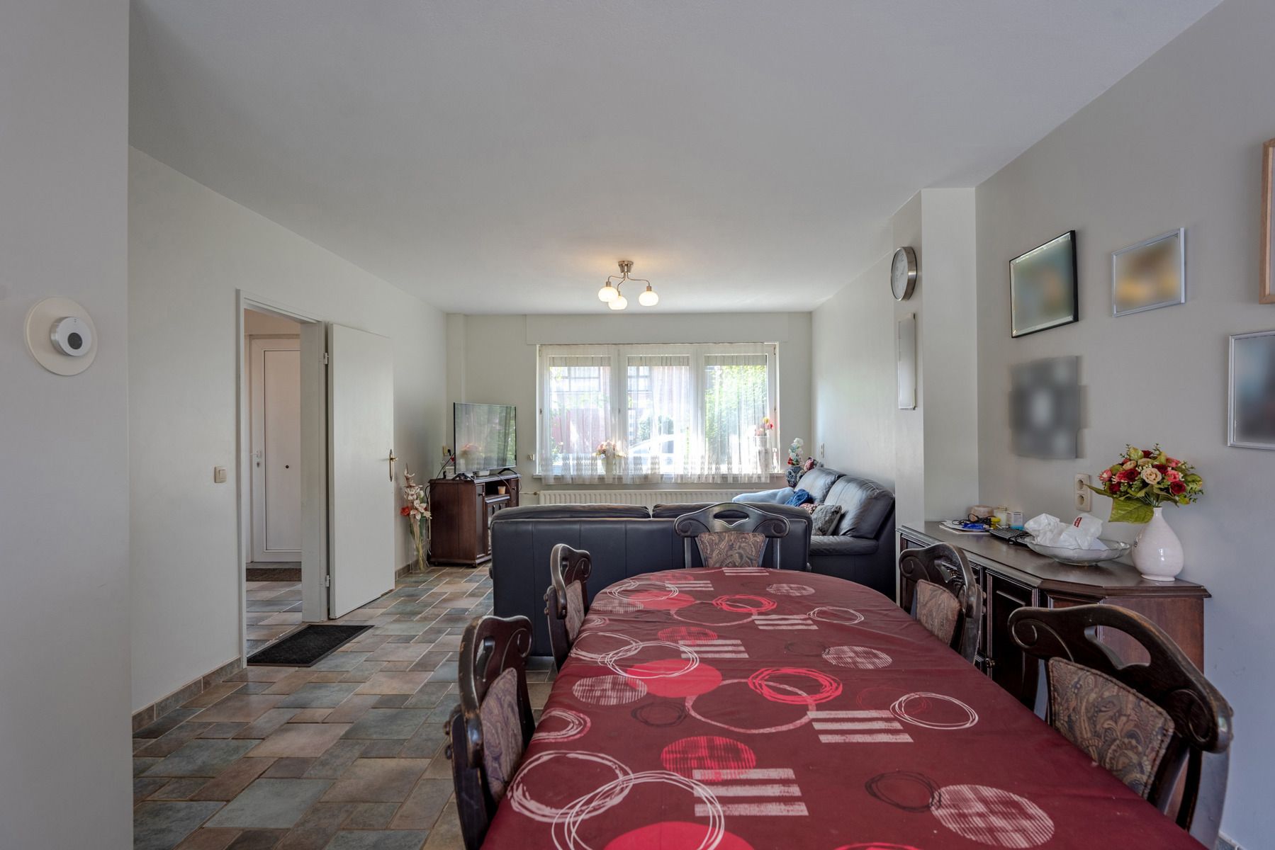 Instapklare woning met 5 slpk, 2 bdk en tuin op een rustige ligging! foto 4