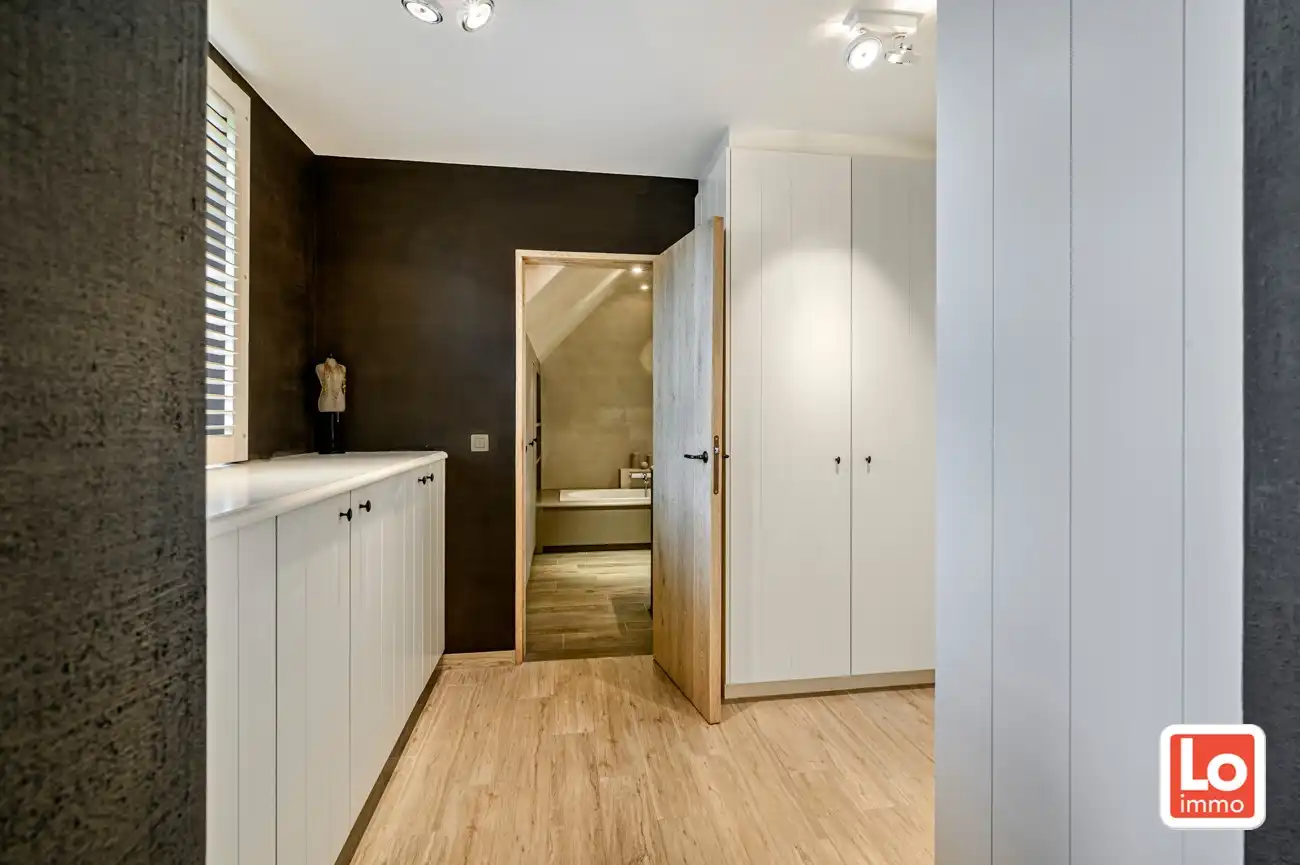 VERKOCHT! Ruime, charmante en degelijke alleenstaande villa met inpandige garage op een rustige en makkelijk bereikbare locatie tussen Lochristi en Gent. foto 24