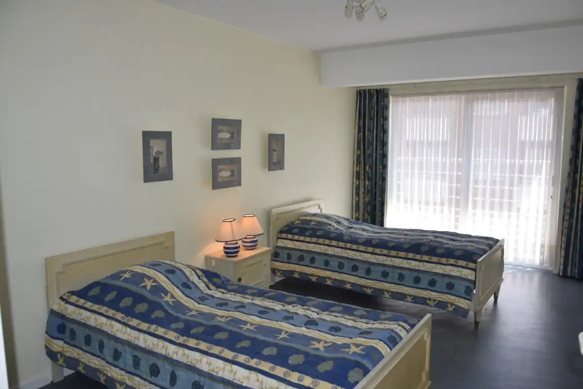RUIM 2 SLAAPKAMER APPARTEMENT OP DE ZEEDIJK foto 14