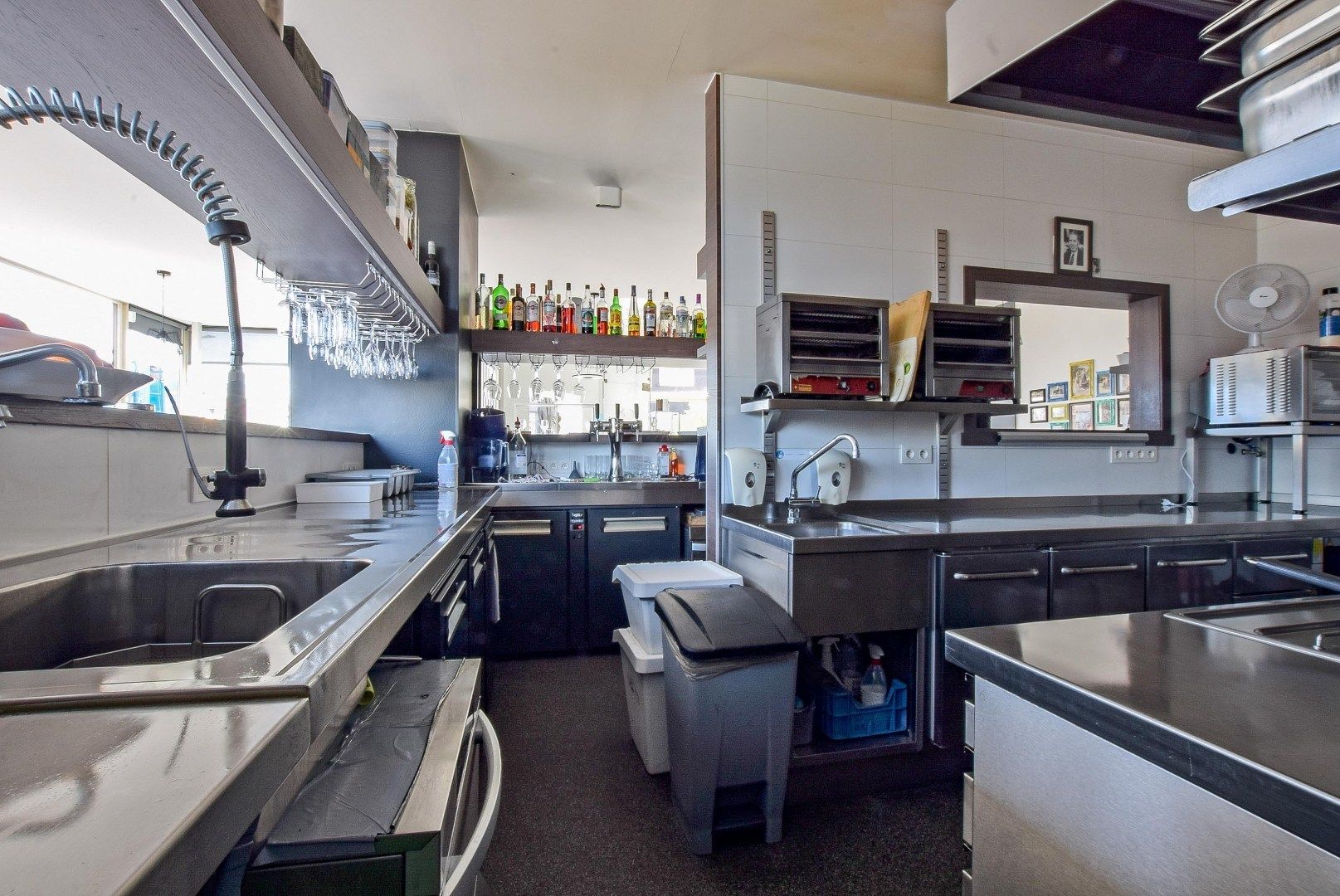 Tophorecazaak met woonst op de Kaai in Nieuwpoort – Huur of Huurkoop mogelijk foto 9