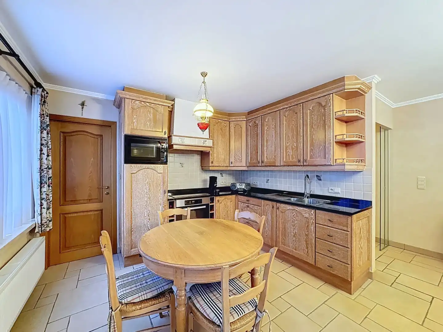 Centraal gelegen en ruim appartement foto 7