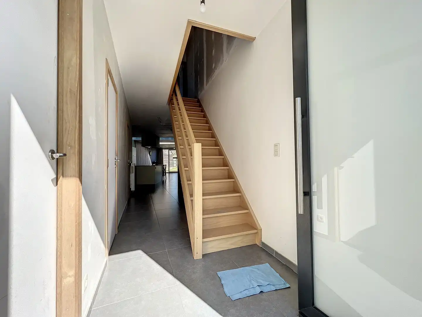 Volledig vernieuwde woning nabij centrum Staden foto 2