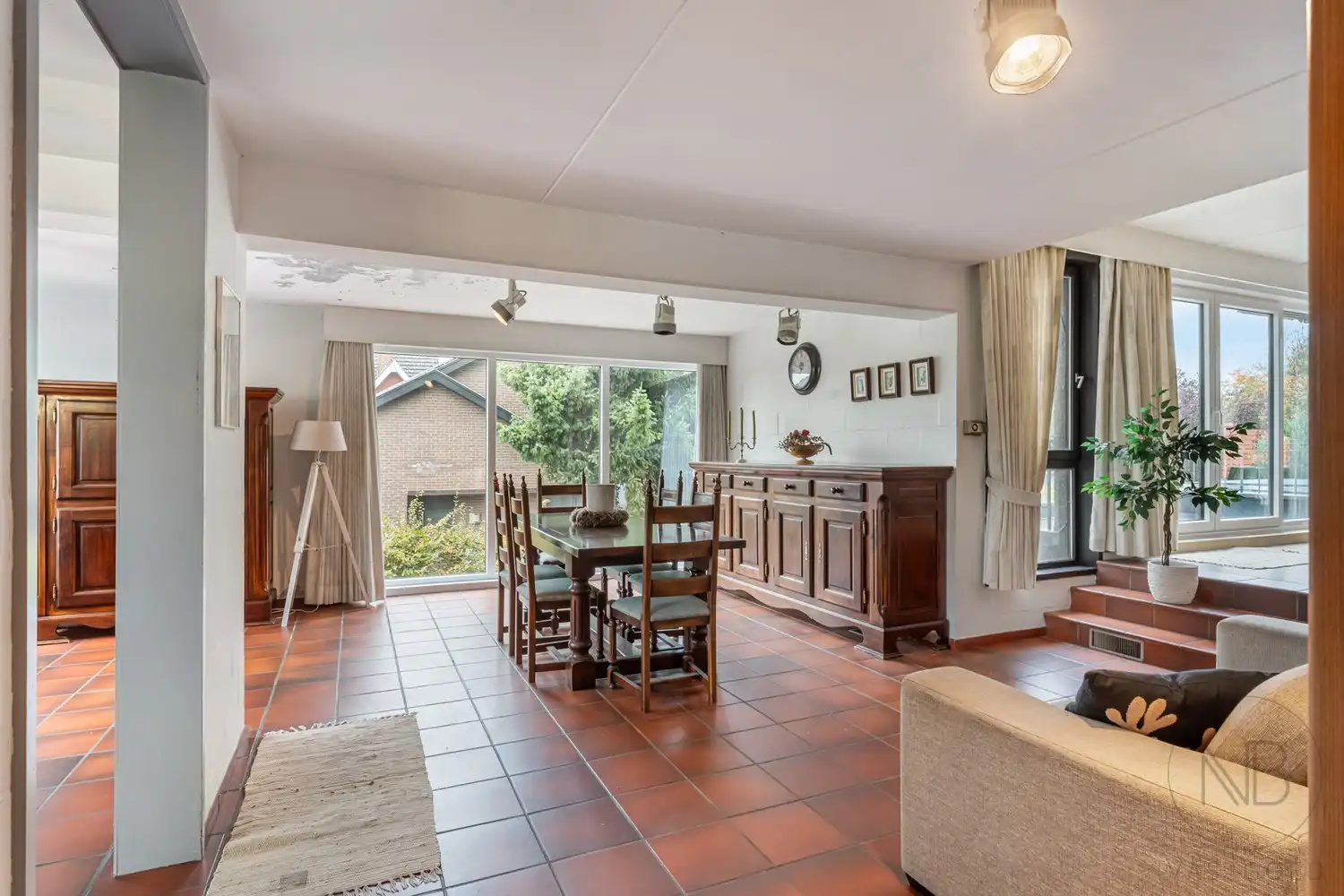 Pand met vergunde praktijkruimte, woonst, garage en carport in Opglabbeek foto 21