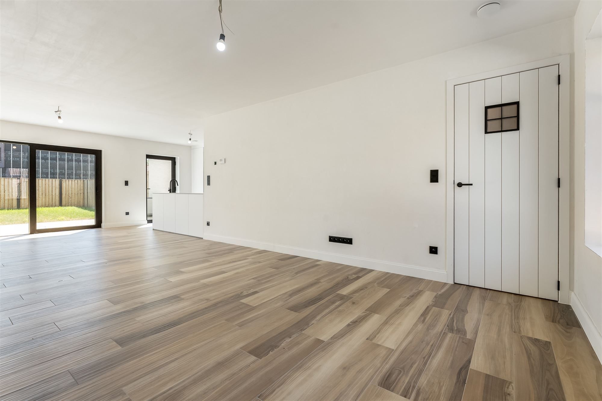 PRACHTIG AFGEWERKTE NIEUWBOUWWONING (195m²)  MET 3 SLAAPKAMERS + ZOLDER EN AFGEWERKTE TUIN TE BERINGEN foto 9