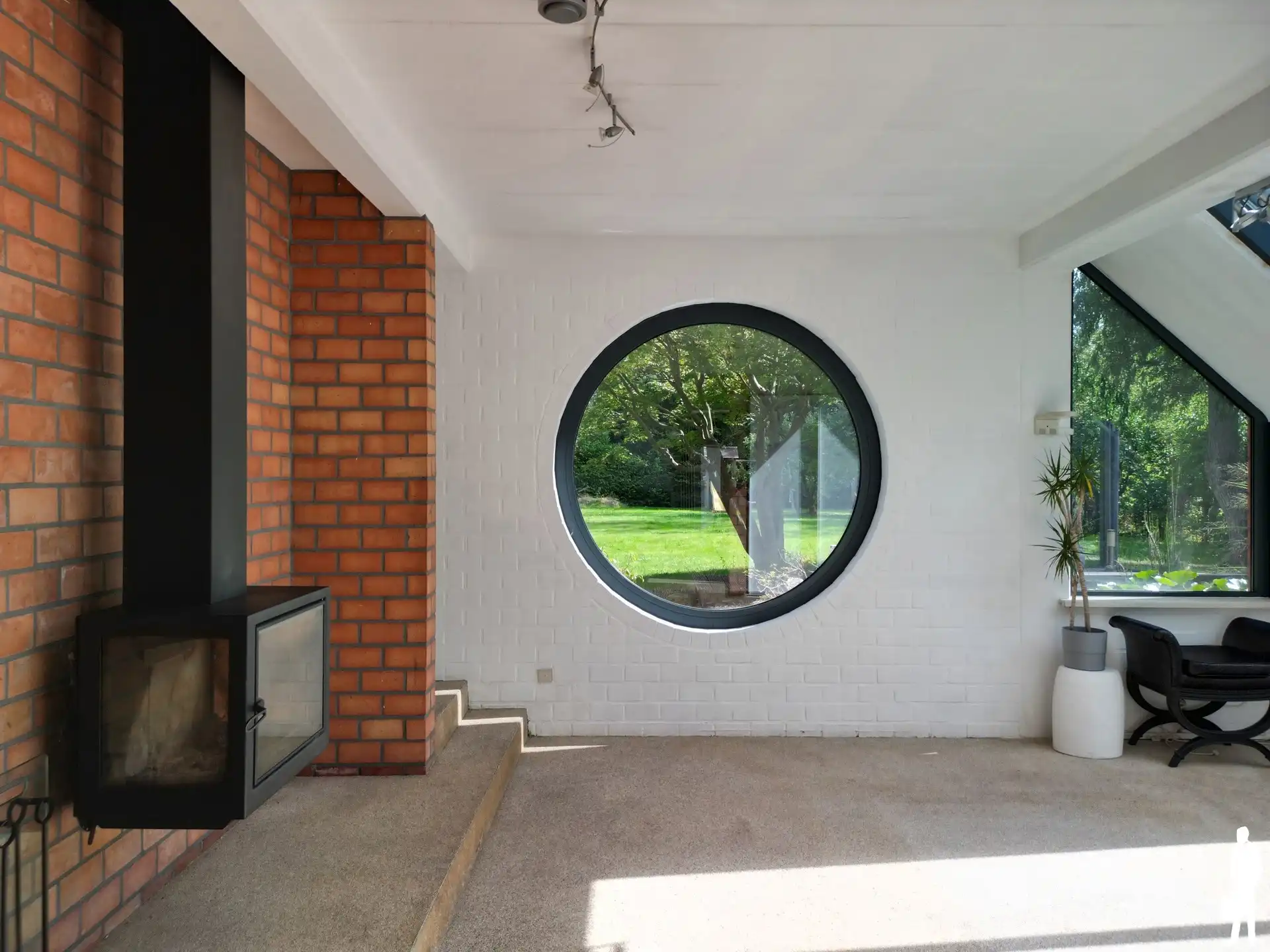 Welgelegen te renoveren villa met 5-7 slpks en 2 badks foto 11