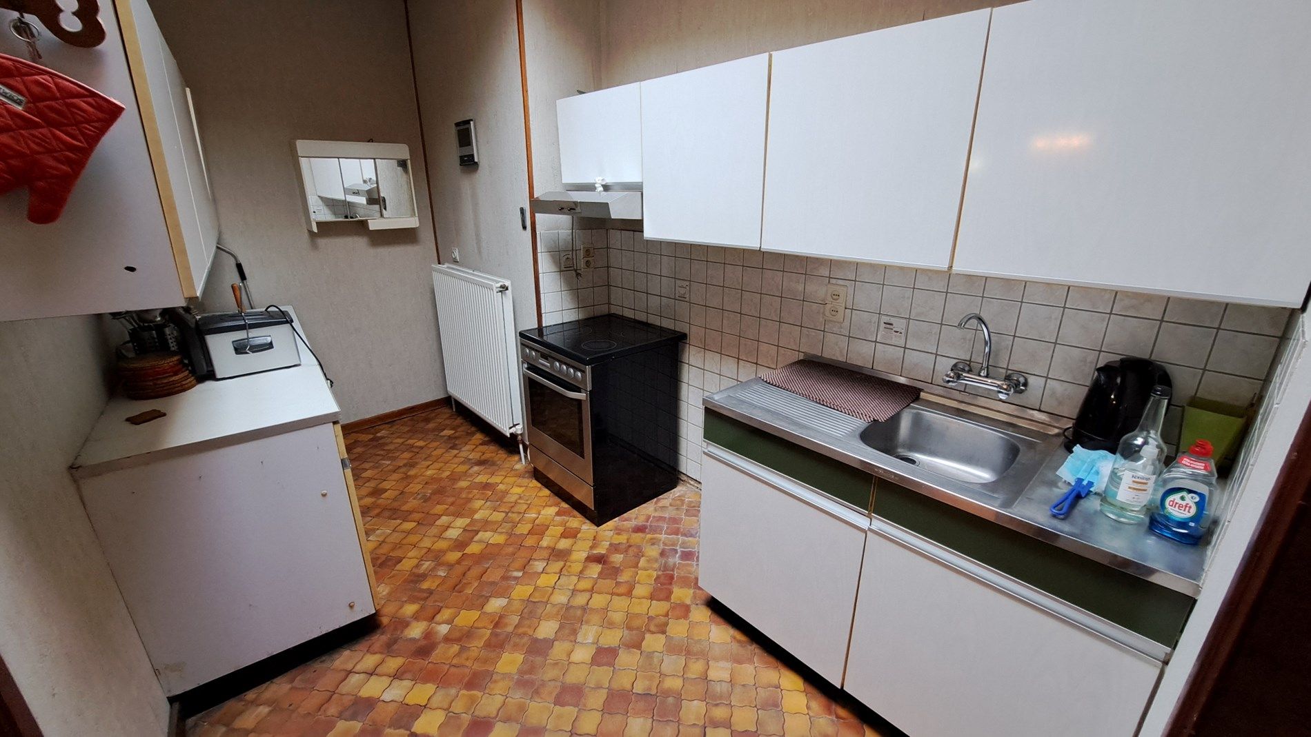 Bel-étage met grote garage, werkplaats en 3 slaapkamers foto 11