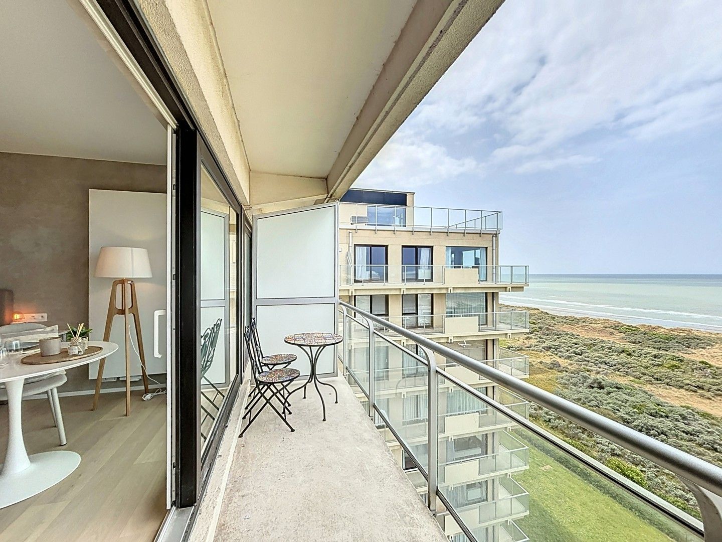 Luxe Studio met Frontaal Zeezicht – Volledig Gerenoveerd foto 17